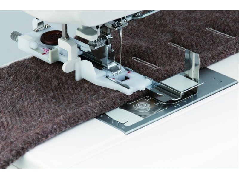 Šicí stroj Janome Skyline S5